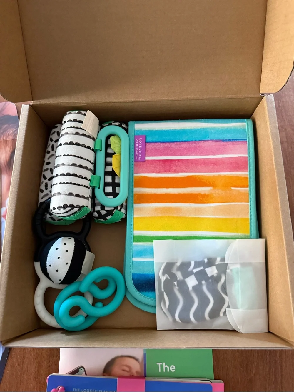 Lovevery The Looker Play Kit 0-2 Months w/ We’re Awake Bonus Book New in Box